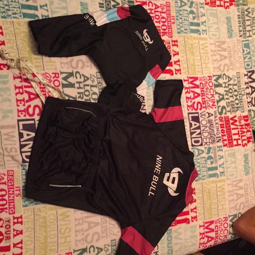 women cycling set